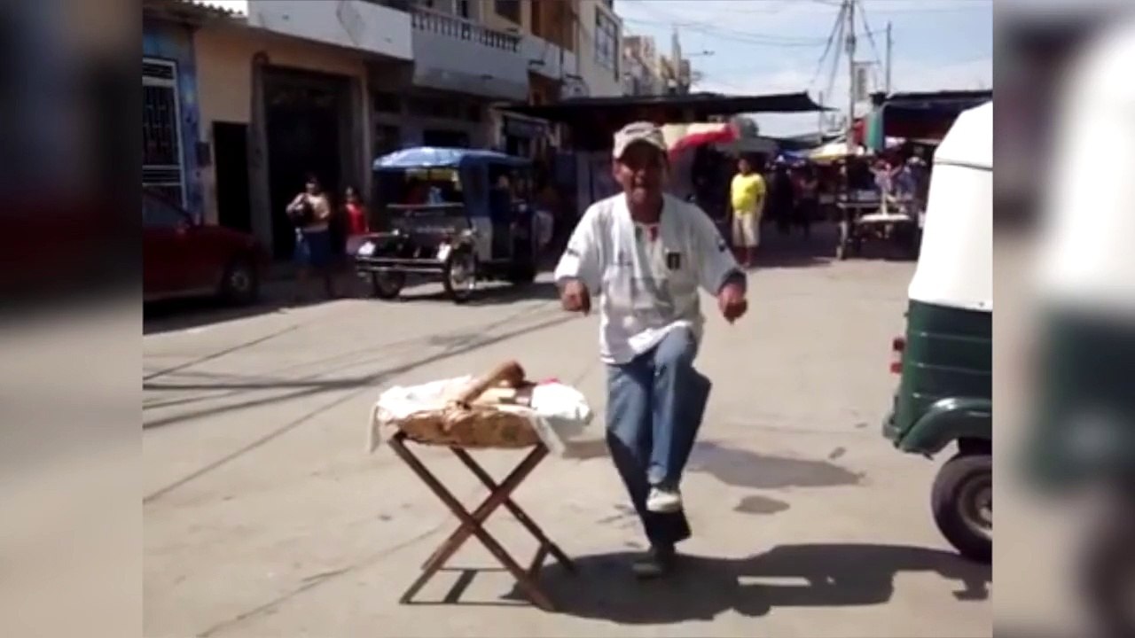 ¡Rebuzna para vender papas rellenas!