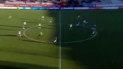 Golü yiyince direğe kafa attı!