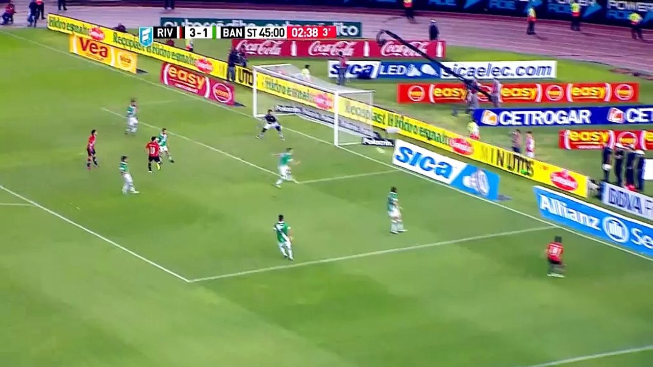 Argentinien: Flanke, Hacke, Traumtor!