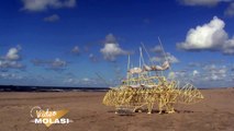 AMAZING KINETIC BEAST SCULPTURES MOVING WITH WIND POWER