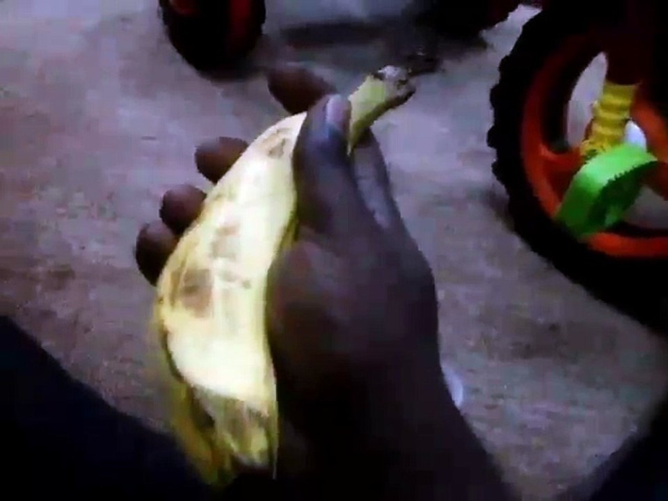 How Eat Banana ?