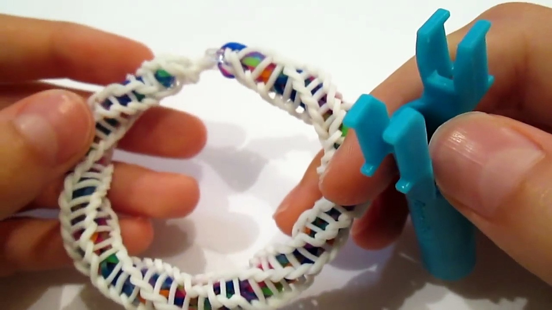 VIDEO ENFANT - Bracelet en Elastique Fishtail Rainbow Loom - simple 