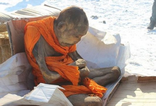 200 Yıl Önce Mumyalanmış Rahip Hala Yaşıyormuş!
