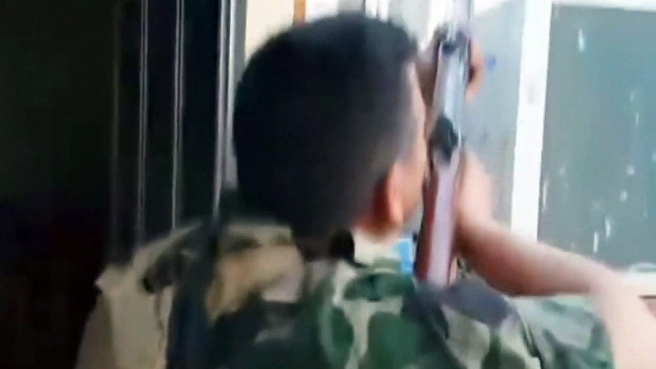 Iraqi forces fight fierce battle with IS in Ramadi