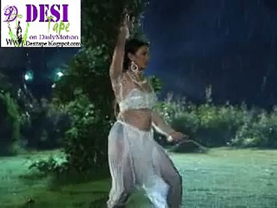 Saima Khan Hot wet wet mujra in rain .