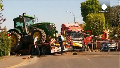 Frankreich: Zug kollidiert mit Schwertransporter