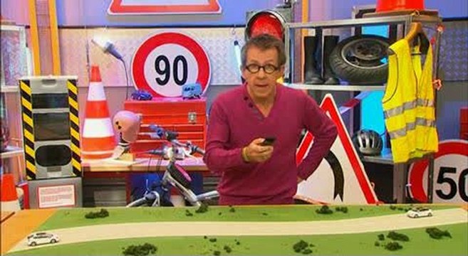 C'est Pas Sorcier : écrire un SMS au volant multiplie par 23 le risque d'accident