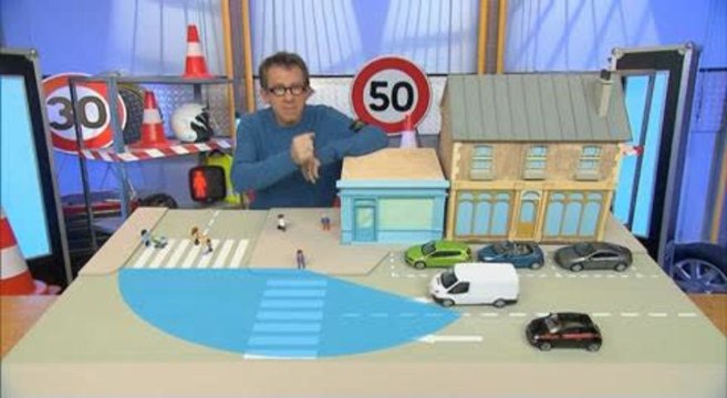 C'est Pas Sorcier : les dangers du stationnement en double file