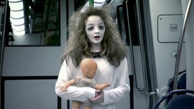 Pegadinha: Menina Fantasma Ataca No Metro