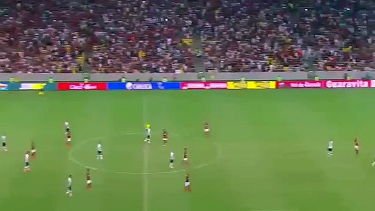 Angry Flamengo player gives ref incredibly hard handshake after 1-0 defeat to Vasco