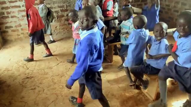 Des chaussures évolutives sur 5 tailles pour les enfants pauvres : invention de l'année!