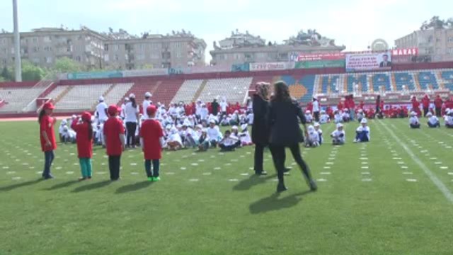 Kahramanmaraş'ta Çocuklardan Diş Fırçalama Rekoru