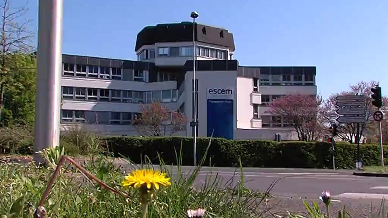 Où va l'école de commerce de Tours?