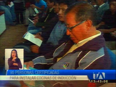 Personas se capacitaron en instalación eléctrica de cocinas de inducción