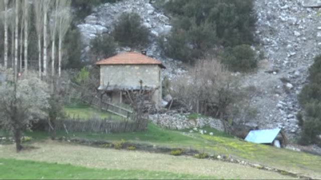 Yaşlı Çift Kar Maskeli ve Silahlı Kişiler Tarafından Gasbedildi