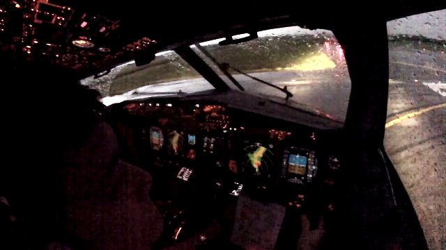 737-800 Stormy weather take-off (Cockpit view)
