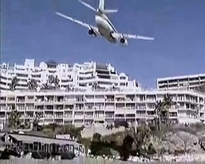 Boeing 737 Crash Landing