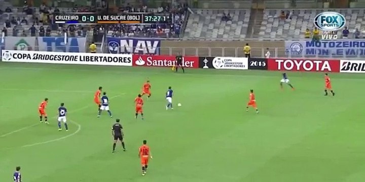 Gol de Willian - Cruzeiro 2 x 0 Universitario de Sucre - Copa Libertadores 21/04/2015