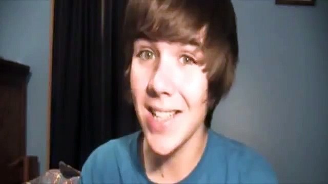 KANYE WEST INTERRUPTS TAYLOR SWIFT AT VMA'S