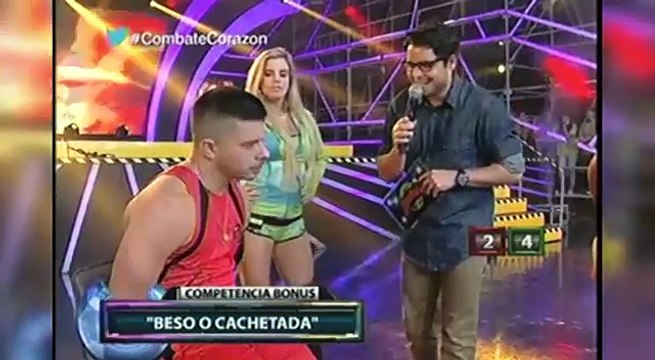 Combate: Alejandra Baigorria y Mario Hart se besan durante reto