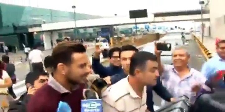 Selección Peruana: Claudio Pizarro arribó a Lima (VIDEO)