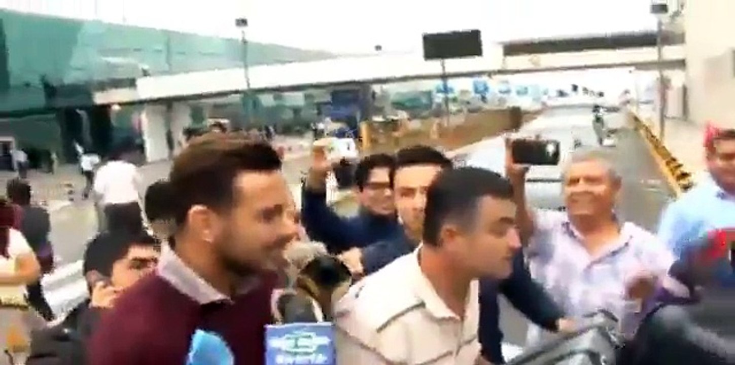 Selección Peruana: Claudio Pizarro arribó a Lima (VIDEO)