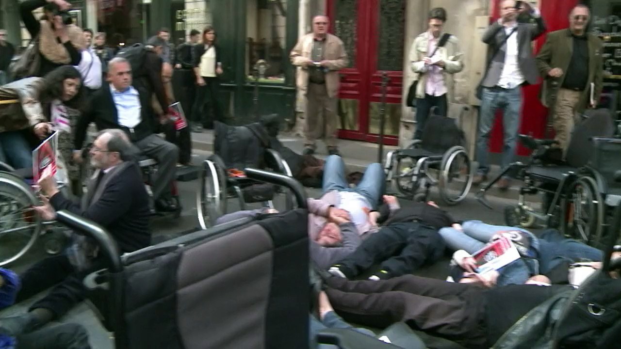 Paris 'die-in' denounces lack of wheelchair accessibility