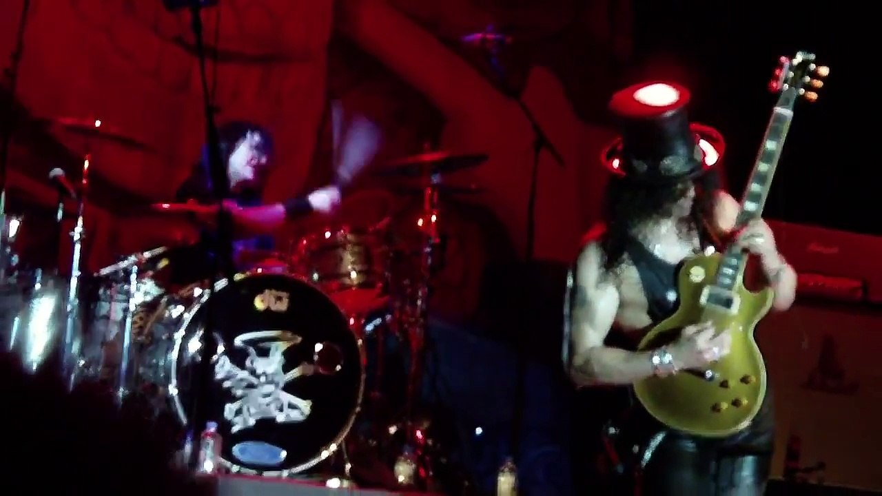 "Broken String Guitar Solo" ~Slash live in Toronto sep.10,2010...