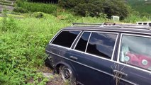 Ditched Mercedes-Benz along a farm road in Japan 日本では放棄されたメルセデス - Abandoned Japan 日本の廃墟