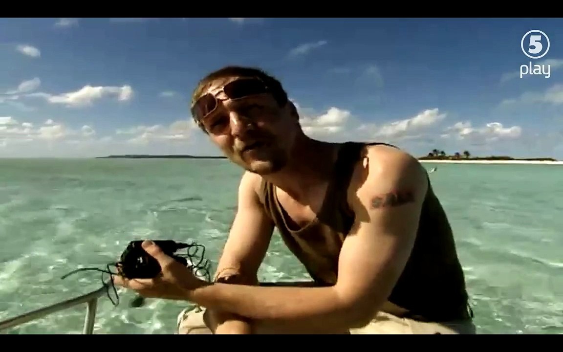 Filip och Fredrik - Grattis världen (Filip kissar på Fredrik)