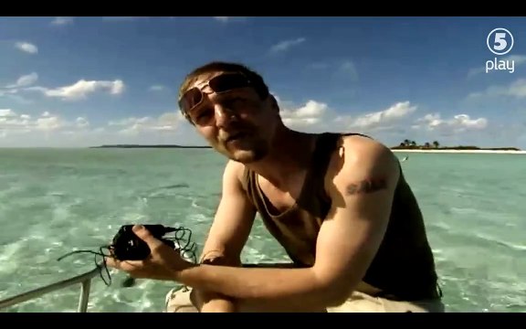 Filip och Fredrik - Grattis världen (Filip kissar på Fredrik)