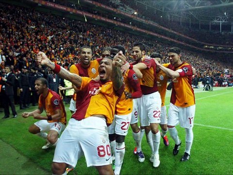 Galatasaray - Yürüyoruz biz bu yolda - [HQ]