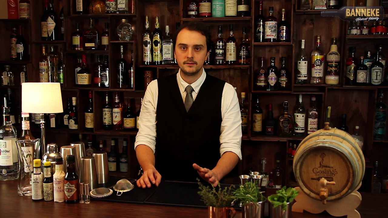No More Stress -  Rhabarber & Thymian Vodka Cocktail selber mixen - Schüttelschule by Banneke