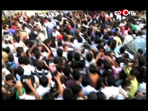 Salman Khan and Shahrukh Khan's fans have a twitter fight - Bollywood News