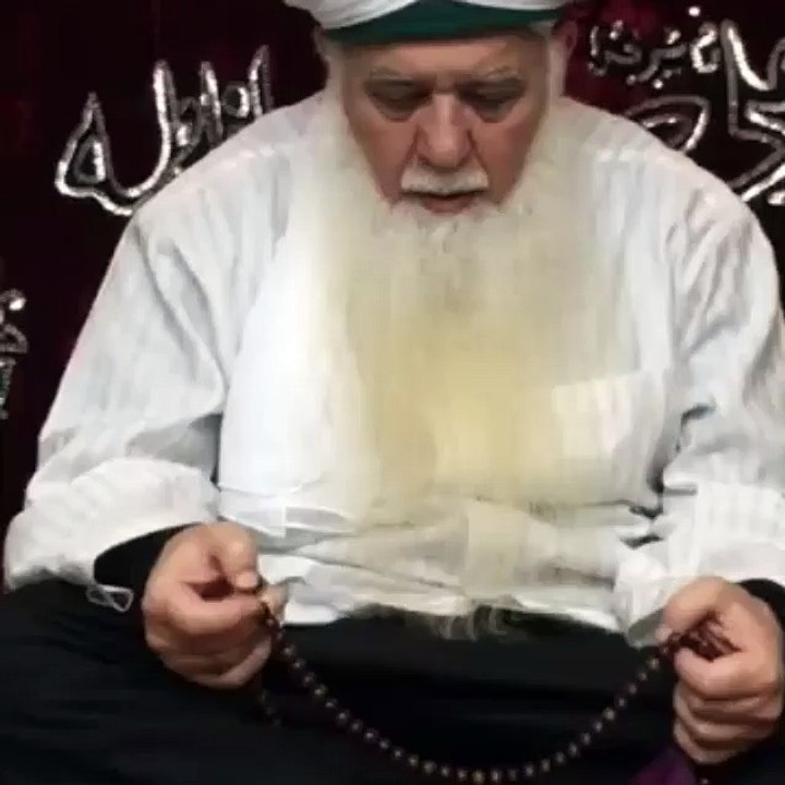 Shaykh Hisham Kabbani doing a Tasbeeh