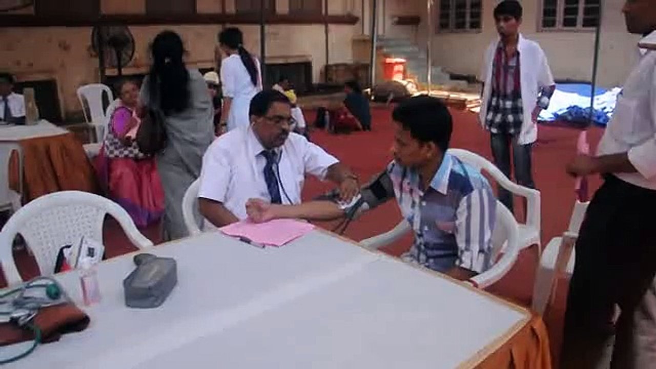 Blood Donation Camp 2014 - Shraddhawans undergoing blood pressure checkup