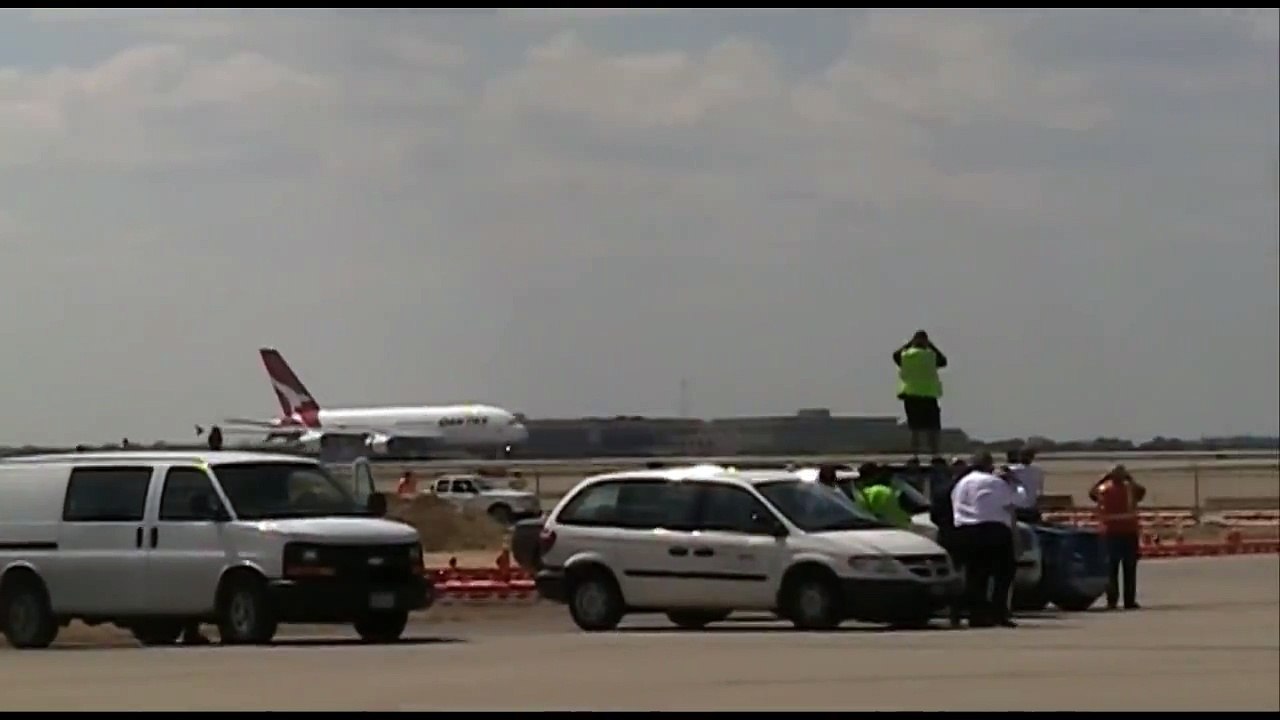 Qantas A380 arrives from Sydney