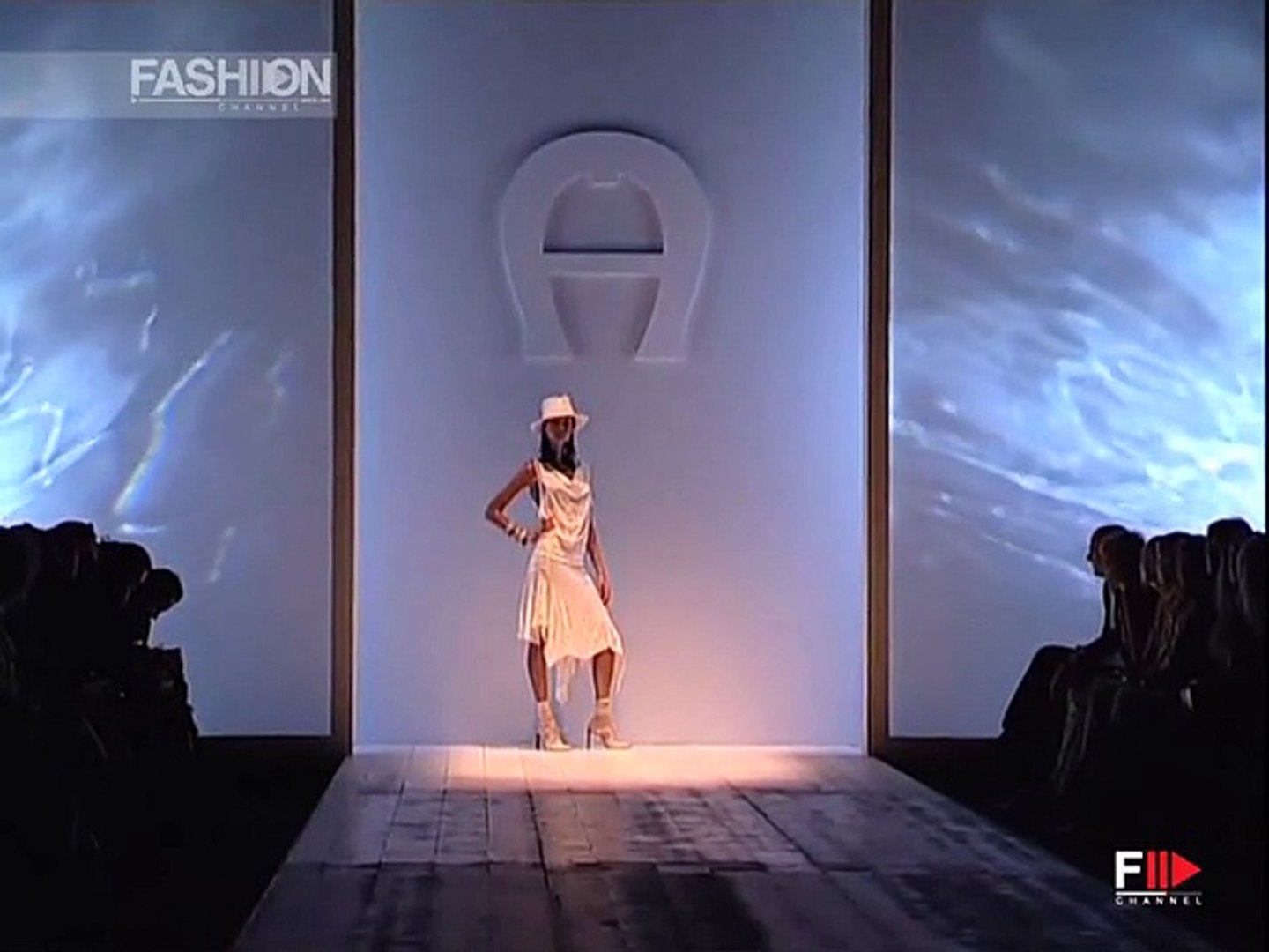 AIGNER Spring Summer 2004 Milan Pret a Porter Woman by Fashion Channel -  video Dailymotion