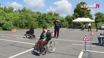Des handicapés cérébraux passent leur permis fauteuil