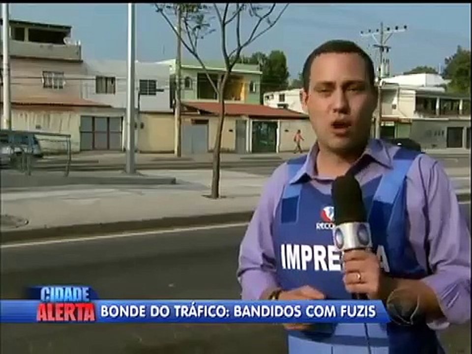 Vídeo mostra traficantes fortemente armados no Rio de Janeiro