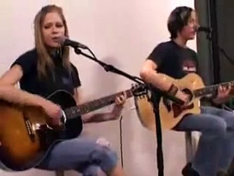 Avril Lavigne - Don't Tell Me (Acoustic)