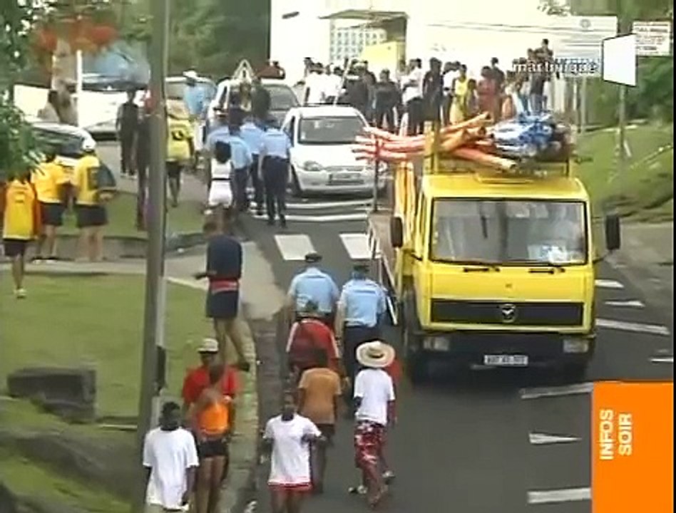 11 Gendarmes Blessés Tour des Yoles Martinique 2009 Bagarre Jeunes Vol Moto au Précheur