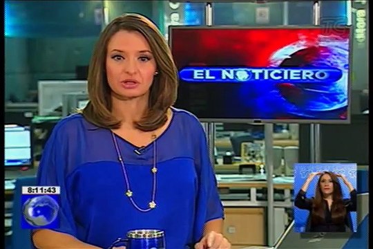 Dos carros quedaron aplastados por parte de una loza que se desprendió de un centro comercial