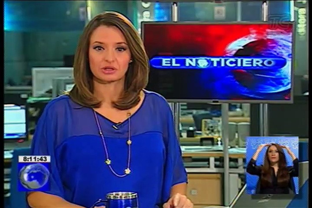 Dos carros quedaron aplastados por parte de una loza que se desprendió de un centro comercial