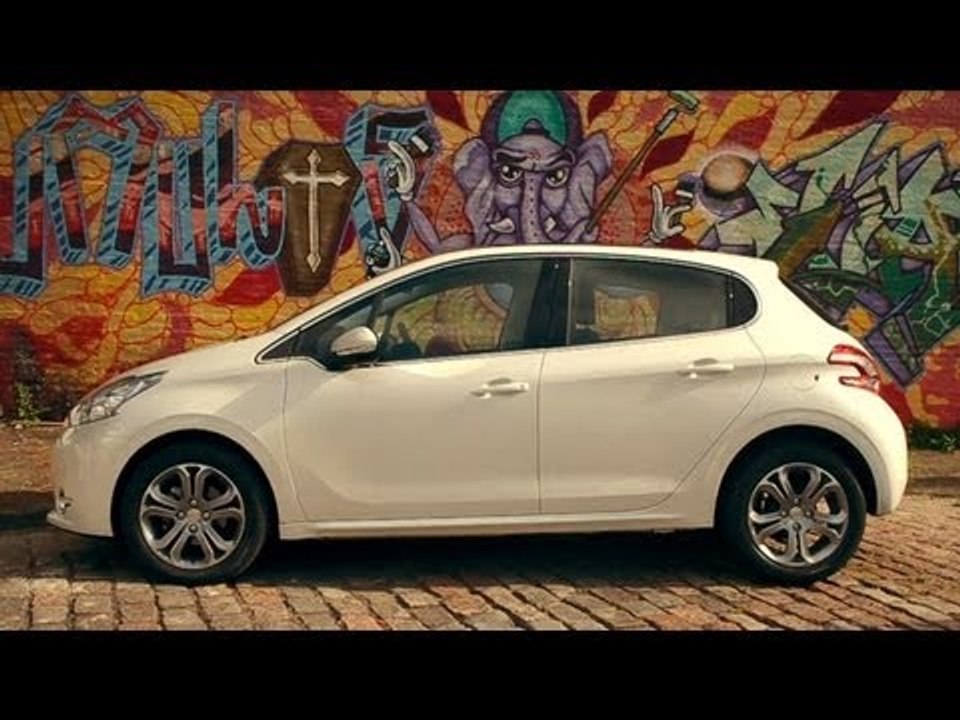 Peugeot 208 cobra pelo visual descolado
