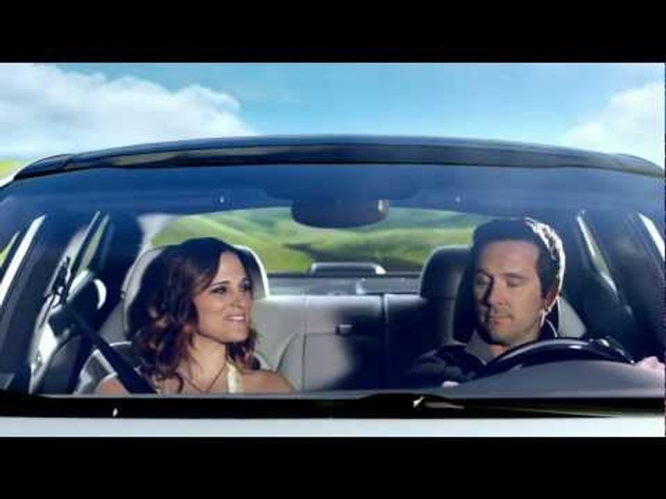 Kia divulga novo Optima em comercial que mistura rinocerontes e a modelo Adriana Lima