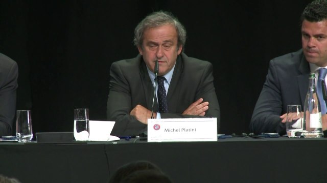 Pour Michel Platini, Sepp Blatter doit démissionner de la FIFA
