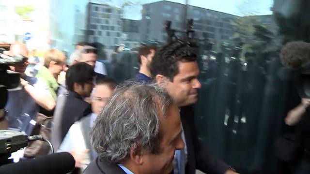 FOOTBALL : FIFA: Corruption - Dégouté , Platini charge Blatter