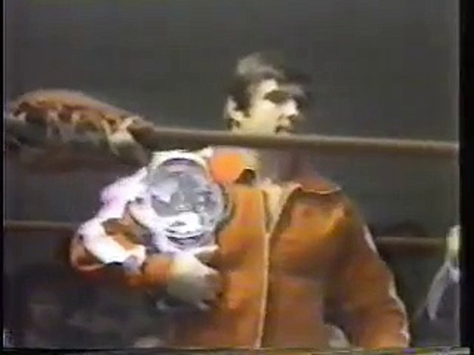 Tony Charles vs. Les Thornton.wmv