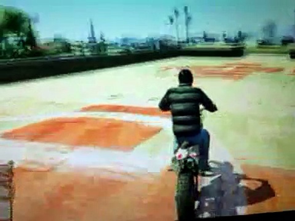 BUTTARSI CON UNA MOTO DA UN TETTO??GTA 5